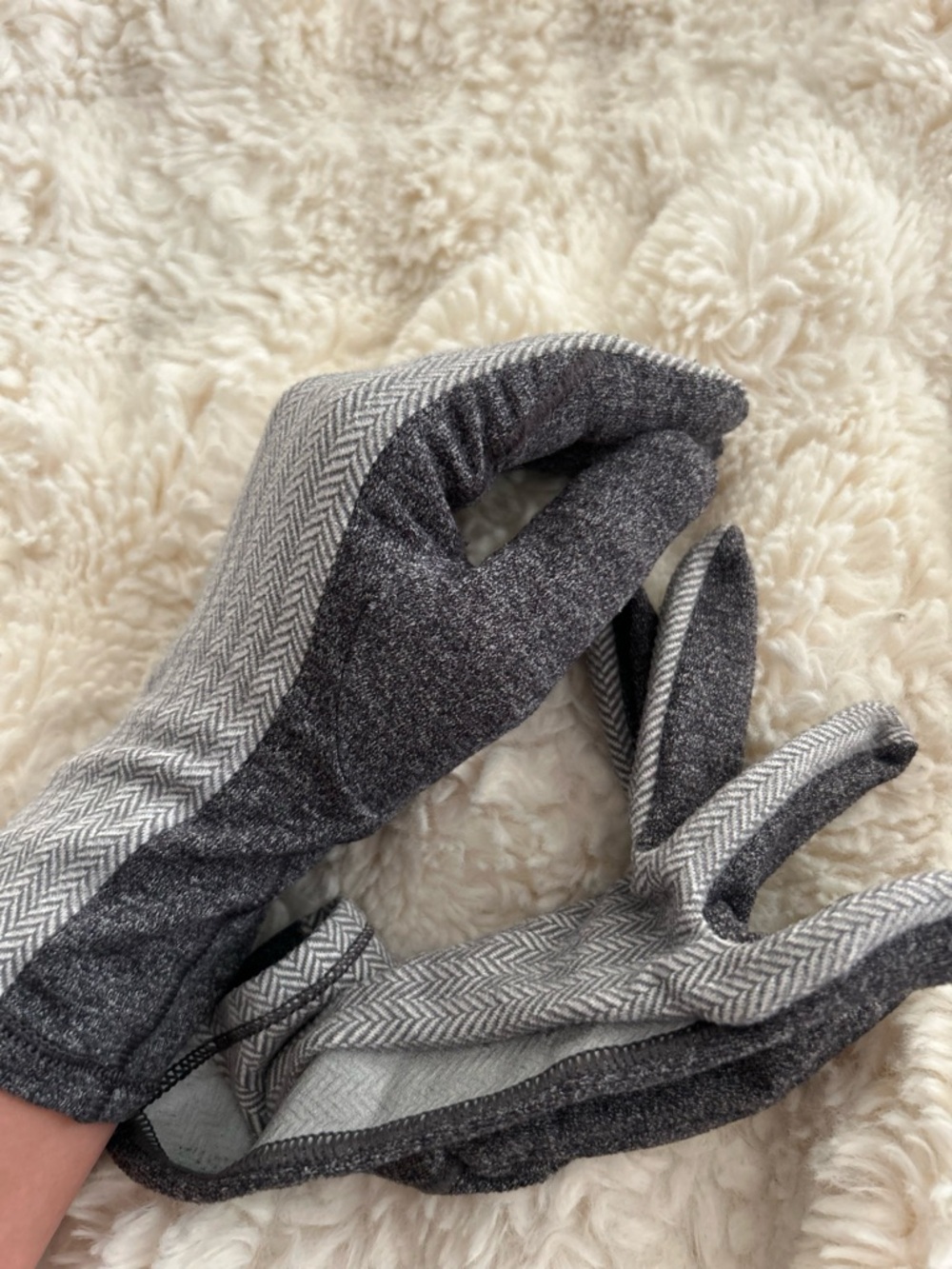 Lululemon Run With Me Gloves in Heathered Herringbone White Slate. - Picture 8 of 12